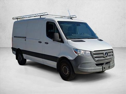 Used 2021 Mercedes-Benz Sprinter 2500 image 3