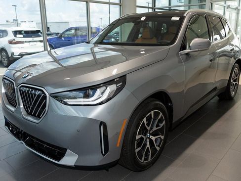 Used 2025 BMW X3 xDrive30 w/ Premium Package AWD/4WD image 3