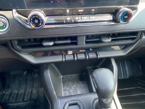 Used 2023 Chevrolet Colorado W/T image 18