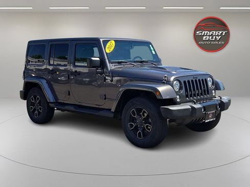 Used 2017 Jeep Wrangler Unlimited Sahara AWD/4WD image 4