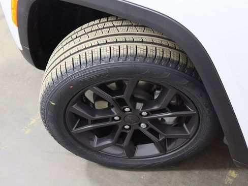 New 2025 Jeep Grand Cherokee Limited image 46