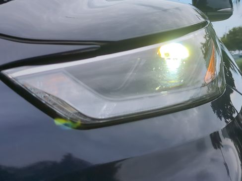 Used 2023 Toyota Highlander XLE FWD image 6