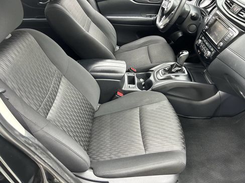 Used 2020 Nissan Rogue SV image 17