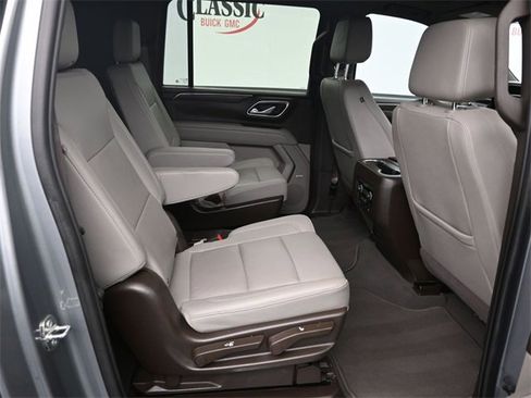 Used 2023 Chevrolet Suburban Z71 w/ Luxury Package image 11