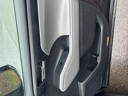 Used 2022 Toyota Highlander XLE image 6