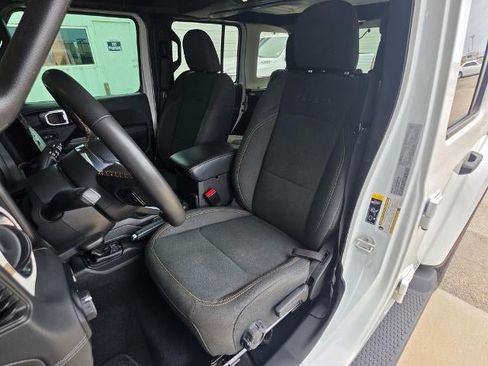 Used 2024 Jeep Wrangler Unlimited Sahara AWD/4WD image 14