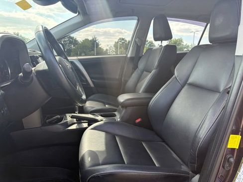 Used 2018 Toyota RAV4 Limited AWD/4WD image 22