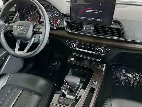 Used 2023 Audi Q5 2.0T Premium w/ Convenience Package image 6