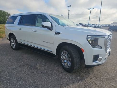 Used 2023 GMC Yukon XL Denali AWD/4WD image 7