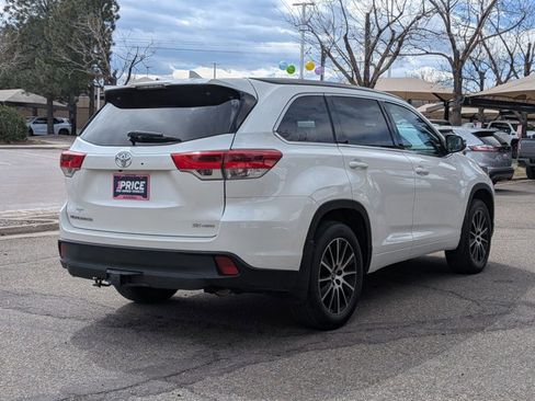 Used 2017 Toyota Highlander SE image 5