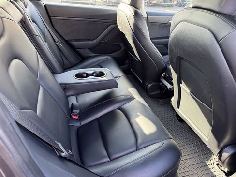 Used 2022 Tesla Model 3 Standard Range image 5