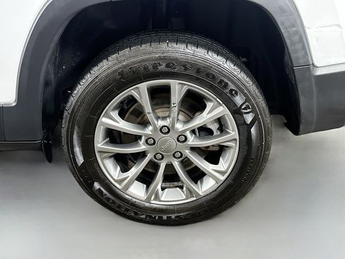 Used 2022 Jeep Cherokee Latitude Lux w/ Mopar Interior Package image 28