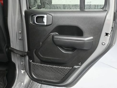 Used 2022 Jeep Gladiator Rubicon AWD/4WD image 13