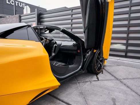 Used 2024 McLaren 750S image 28