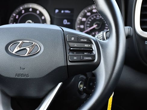 Used 2022 Hyundai Venue SEL FWD image 25