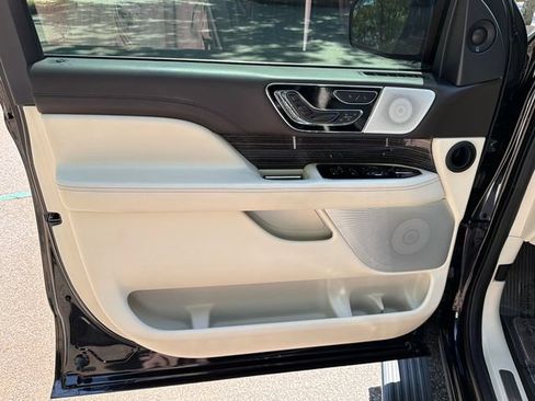 Used 2022 Lincoln Navigator Black Label AWD/4WD image 12
