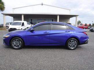 Used 2024 Hyundai Elantra SEL image 1