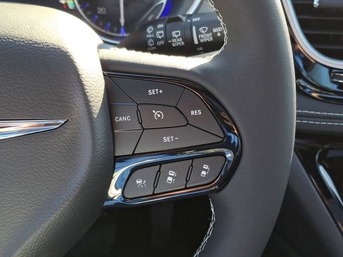 New 2026 Chrysler Pacifica Limited image 22