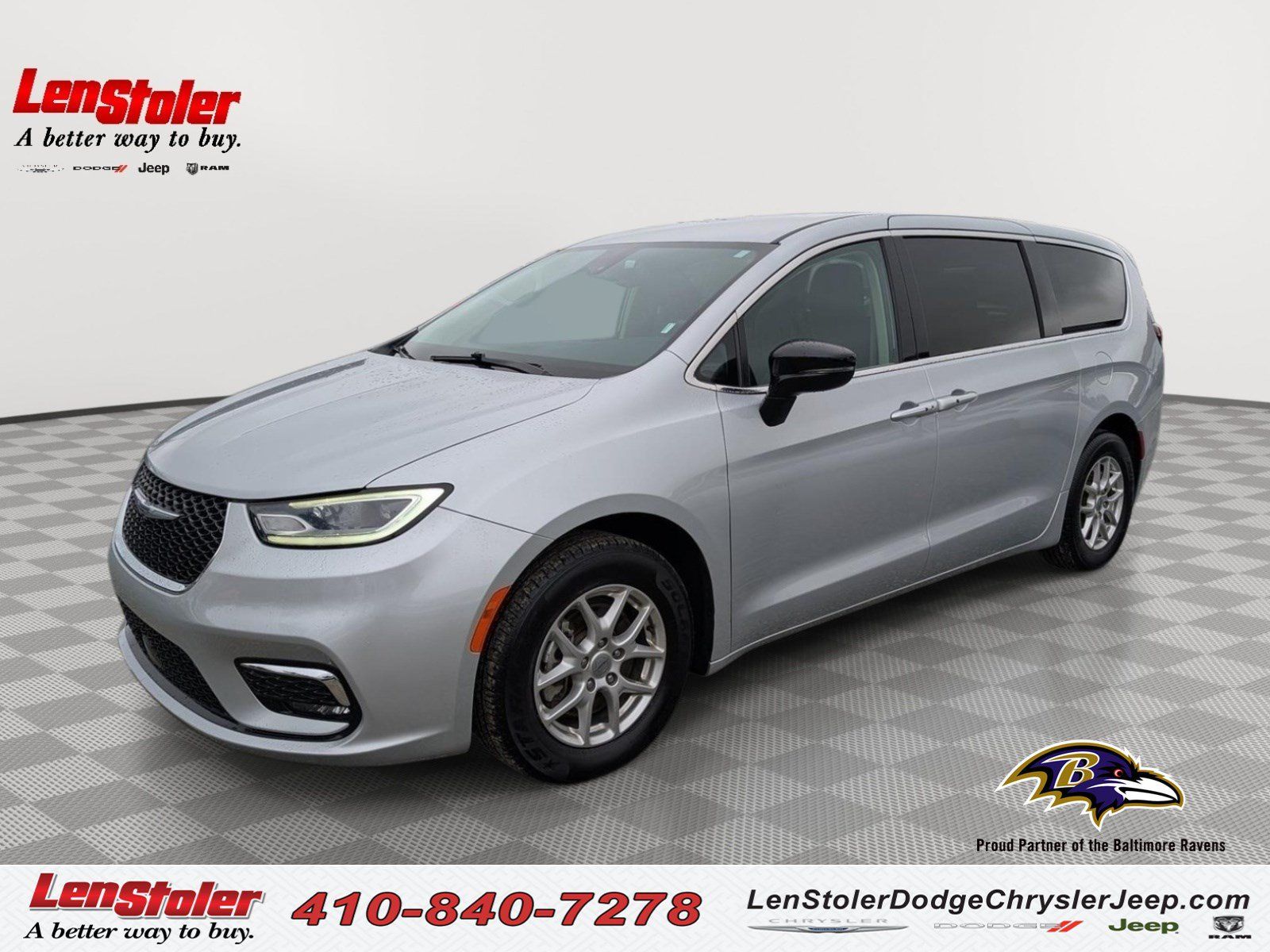 Used 2024 Chrysler Pacifica Touring-L FWD image 1