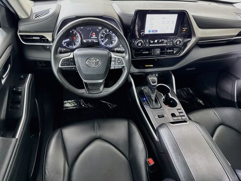 Used 2023 Toyota Highlander XLE FWD image 17