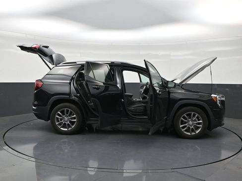 Used 2023 GMC Terrain SLT w/ LPO, Floor Liner Package FWD image 29