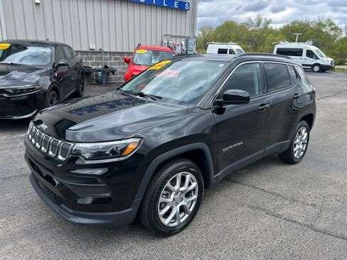 Used 2022 Jeep Compass Latitude w/ Sun and Sound Group AWD/4WD image 8