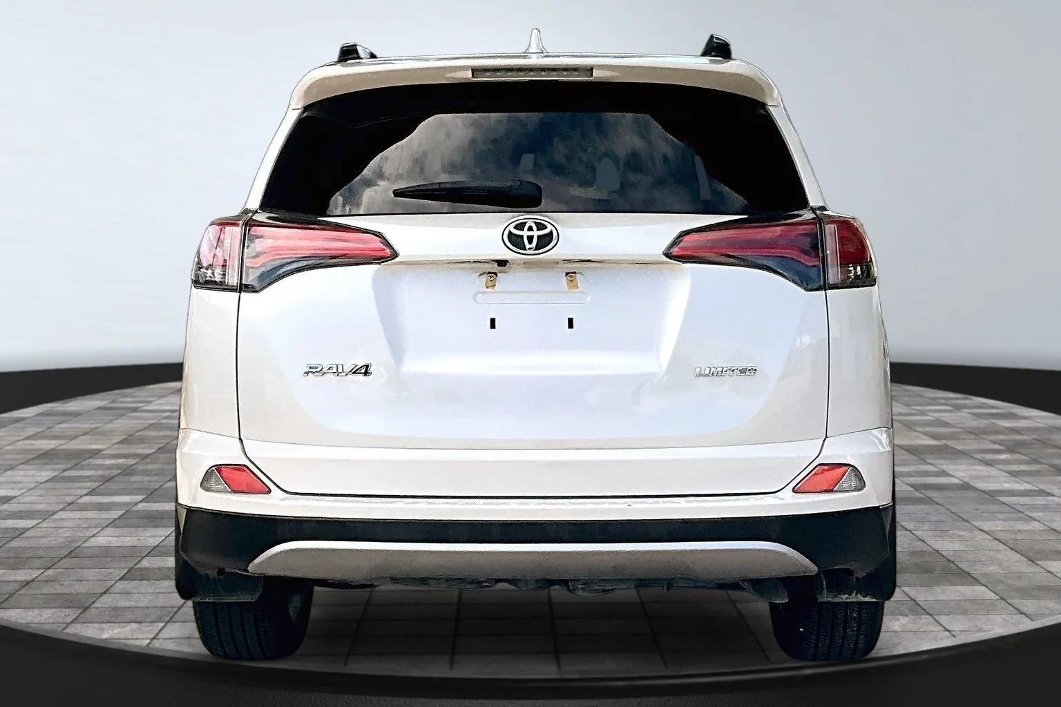 Used 2018 Toyota RAV4 Limited FWD image 5