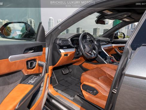 Used 2019 Lamborghini Urus AWD/4WD image 25