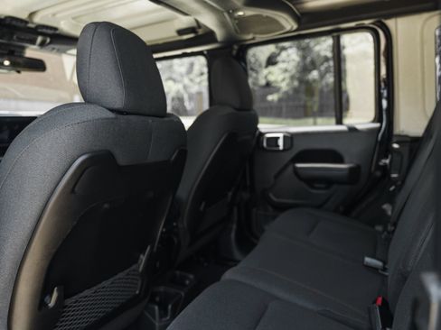 Used 2026 Jeep Wrangler Unlimited Rubicon AWD/4WD image 24