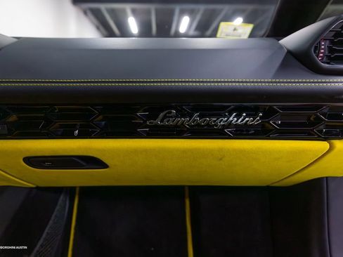 Used 2022 Lamborghini Huracan EVO RWD image 33