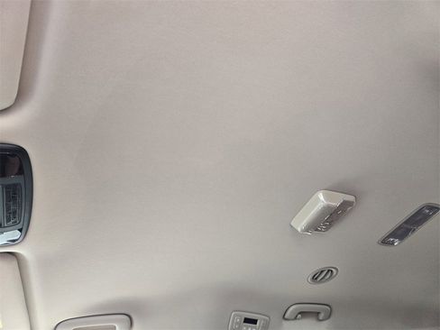 New 2026 Kia Carnival EX image 18