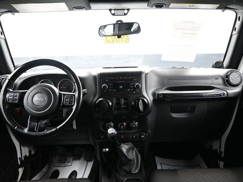 Used 2012 Jeep Wrangler Unlimited Sahara AWD/4WD image 12