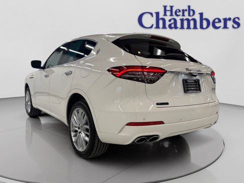 Used 2022 Maserati Levante GT image 3