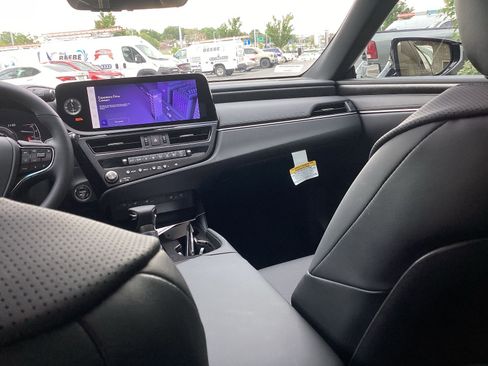 New 2025 Lexus ES 300h F Sport image 17