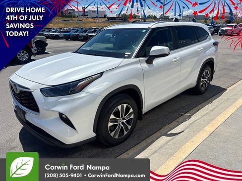 Used 2023 Toyota Highlander XLE AWD/4WD image 1