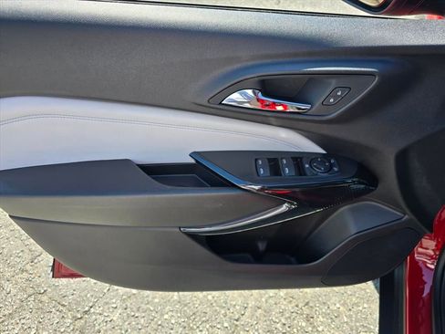 New 2026 Chevrolet Trax LT w/ Sunroof Package image 8