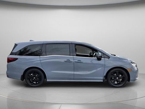 Used 2024 Honda Odyssey Sport image 4