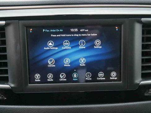 Used 2020 Chrysler Voyager LX image 30