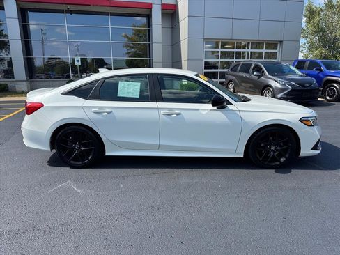 Used 2022 Honda Civic Sport image 2