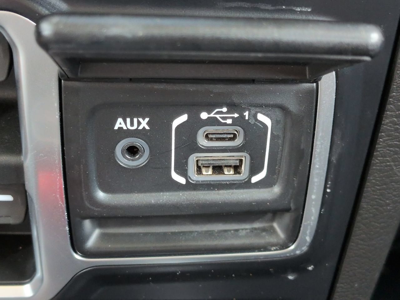 Used 2019 Jeep Wrangler Unlimited Sahara AWD/4WD image 22