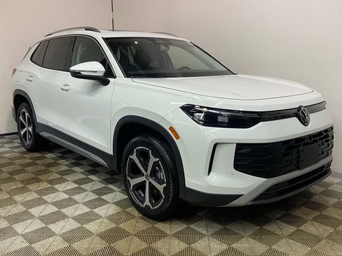 New 2026 Volkswagen Tiguan SE image 1