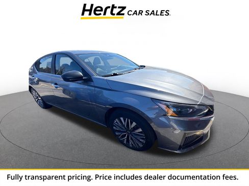 Used 2025 Nissan Altima 2.5 SV FWD image 1