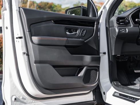 New 2025 Honda Pilot TrailSport image 40