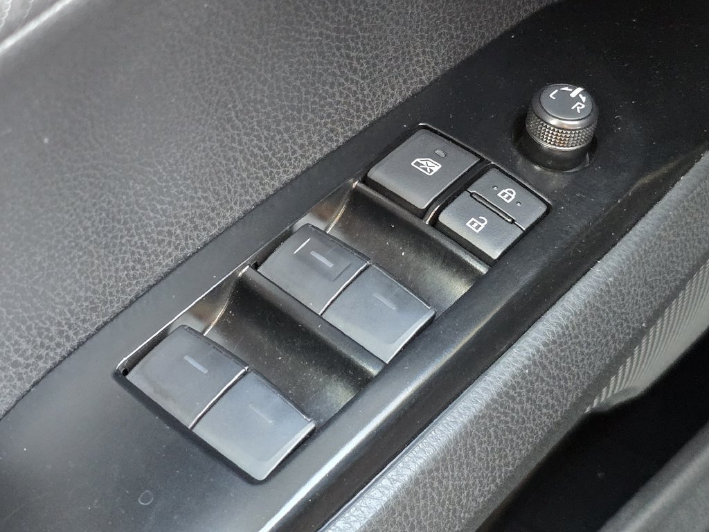 Used 2025 Toyota Camry SE FWD image 25