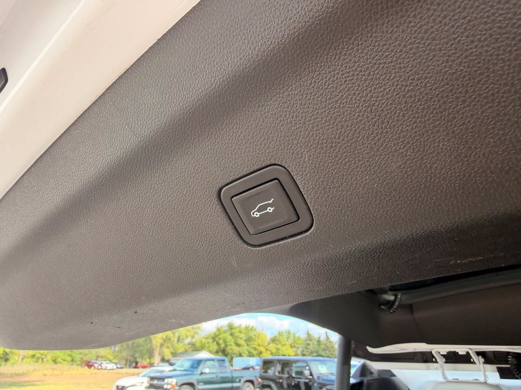 Used 2021 GMC Yukon XL AT4 w/ AT4 Premium Plus Package AWD/4WD image 30