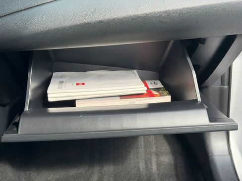 Used 2021 Toyota Corolla LE image 11