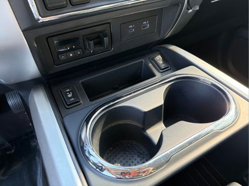 Used 2020 Nissan Titan SV w/ SV Convenience Package RWD image 21