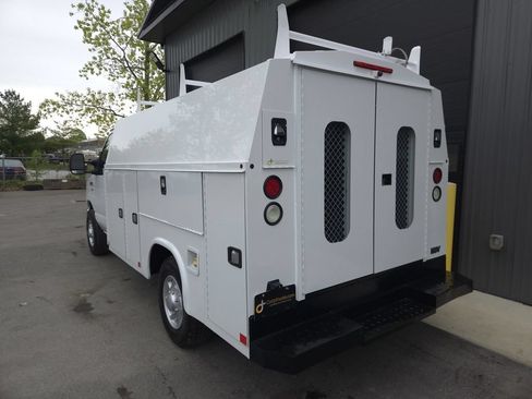 Used 2016 Ford E-350 and Econoline 350 Super Duty w/ Power Windows & Locks Group RWD image 3