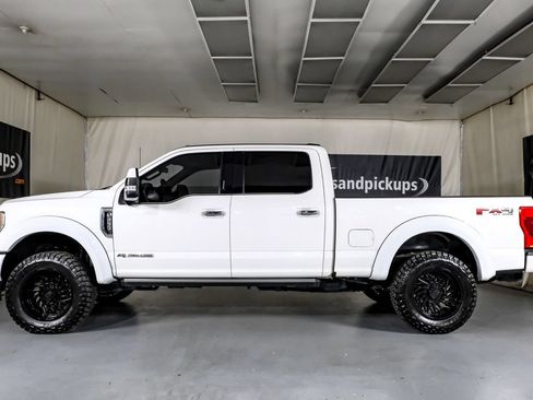 Used 2022 Ford F250 Platinum w/ FX4 Off-Road Package AWD/4WD image 12