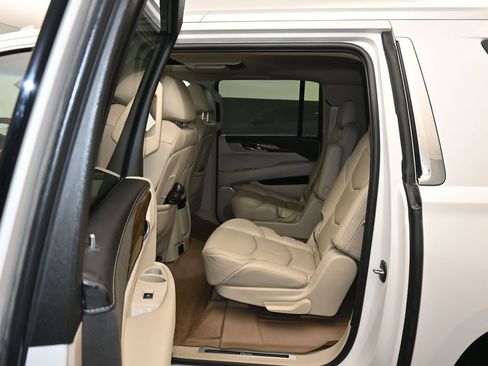 Used 2018 Cadillac Escalade ESV Luxury image 37